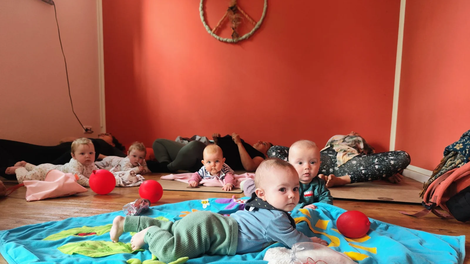 Yoga zur Rückbildung mit Baby